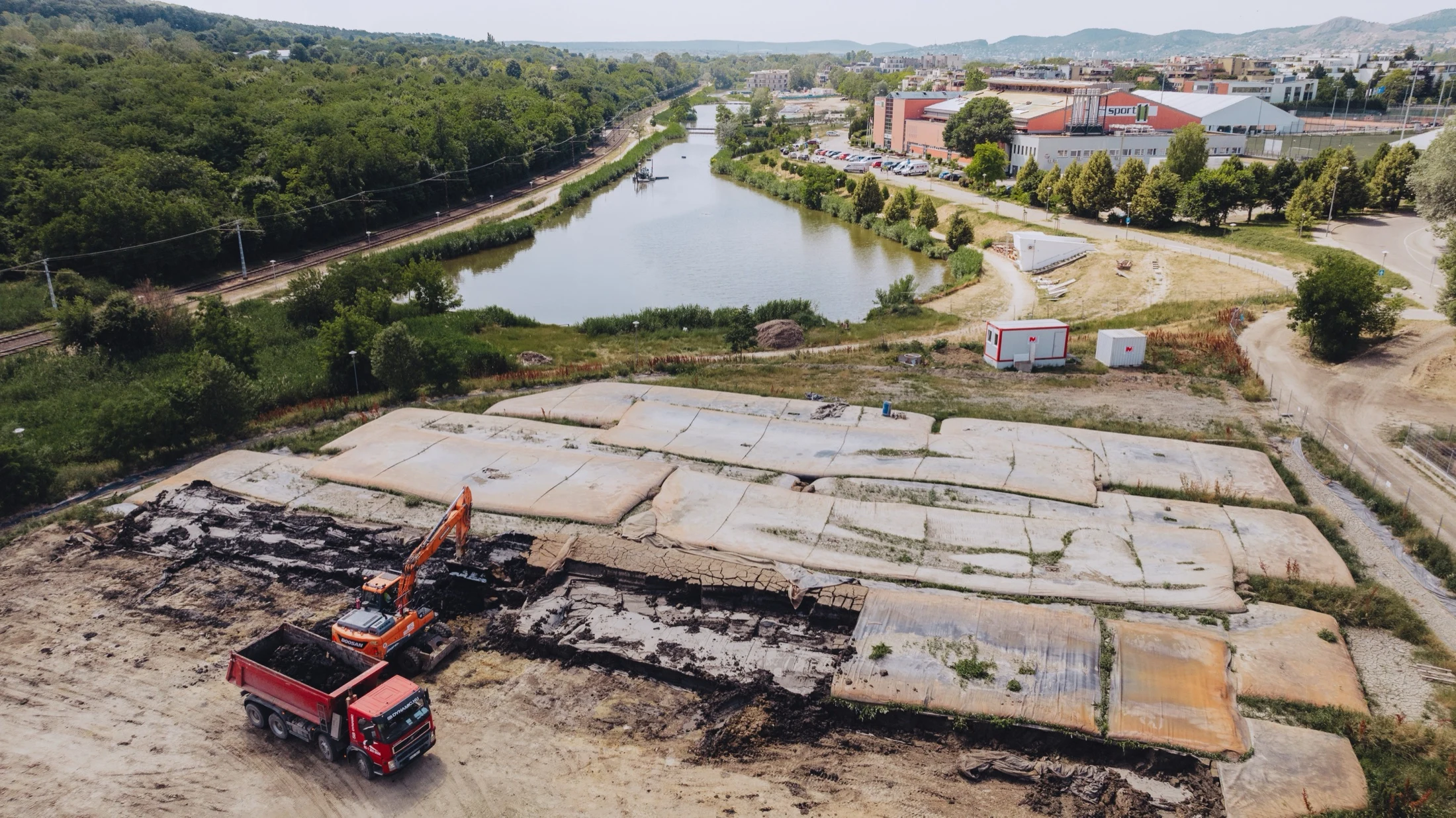 Detalj bontasa jastuka — suvi, stabilizovani sediment