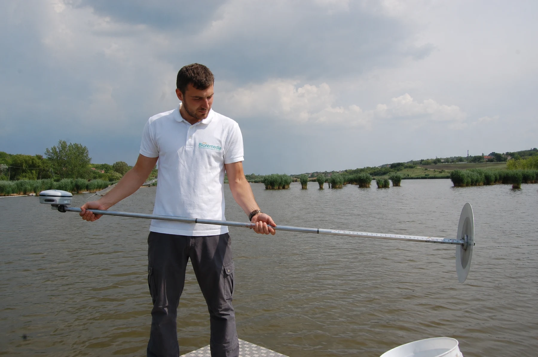 Tanjirasta sonda za uzorkovanje vode